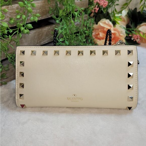 Authentic Valentino Garavani Leather Studded Wallet EUC GORGEOUS - Picture 3 of 17